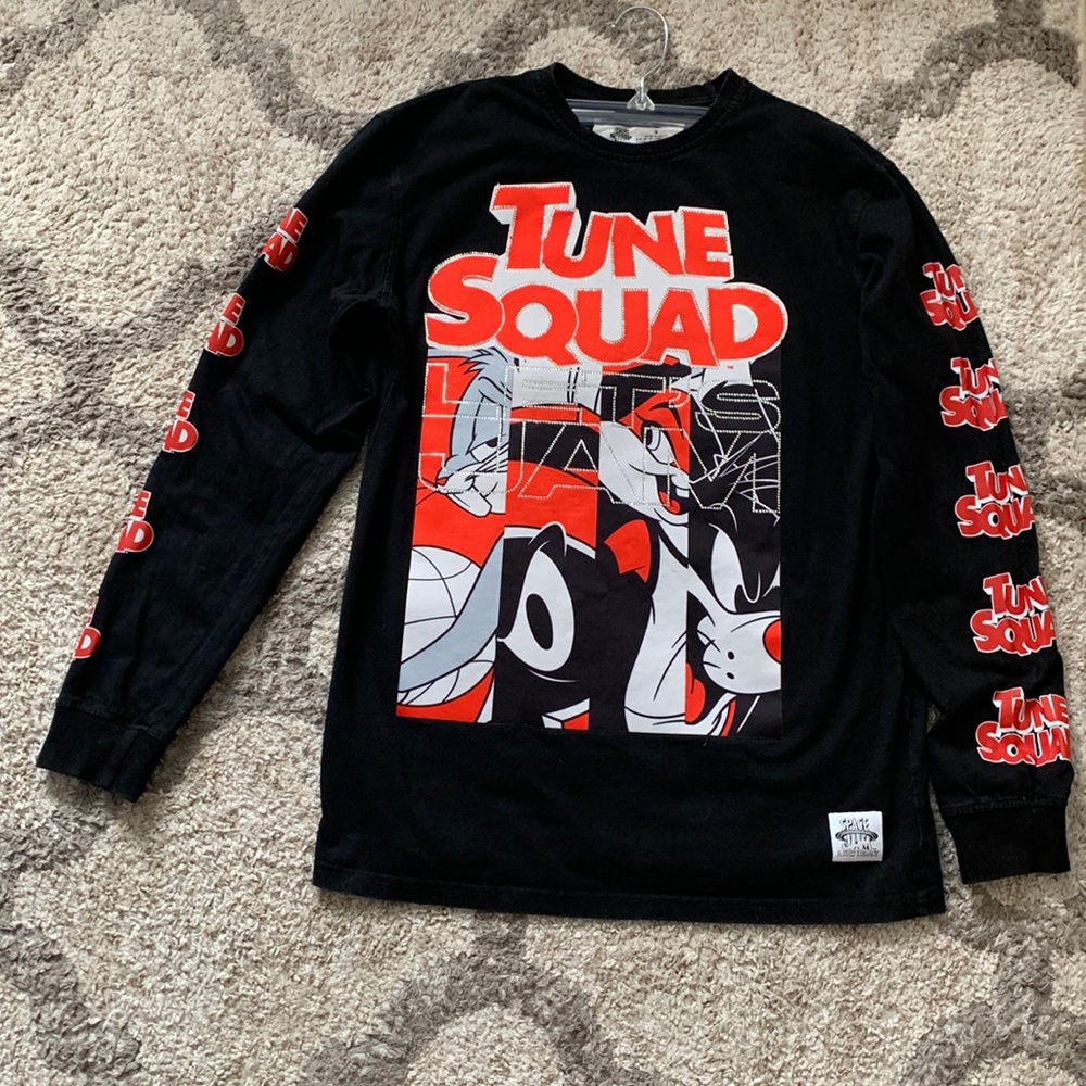 👕Space Jam “Tune Squad Let’s Jam” Black long sleeve graphic t-shirt.